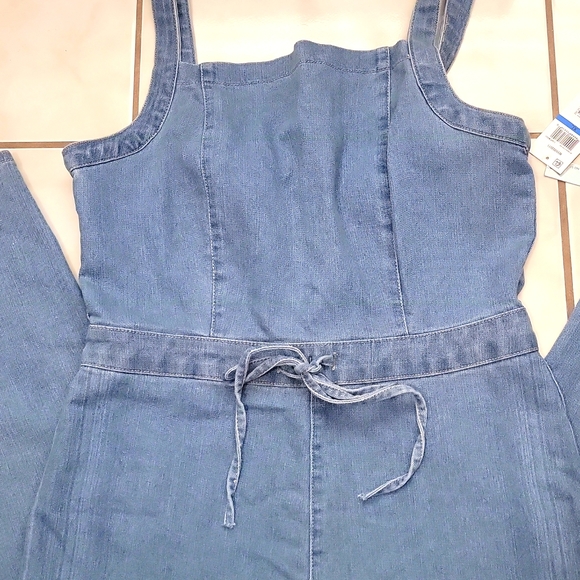 New Junior's Belted Denim Jumpsuit With Ruffler. Light Wash Color 20" pit to pit - Picture 5 of 10
